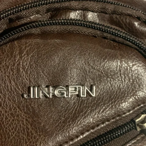 NWOT- Crossbody bag - Picture 2 of 4